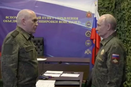 Опубликованы кадры совещания Путина с российскими военными
