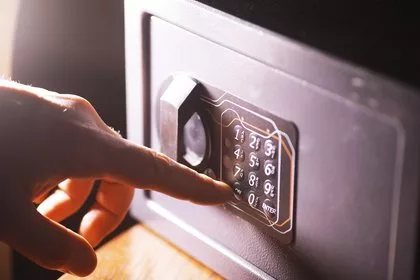 Россиянка раскрыла схему воровства в отеле США при помощи Chat GPT
