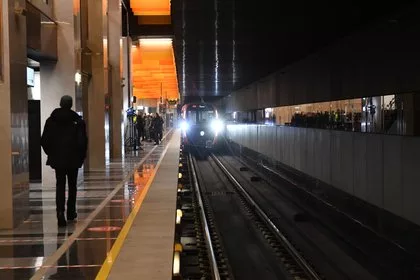 Двух девушек укололи шприцем в московском метро