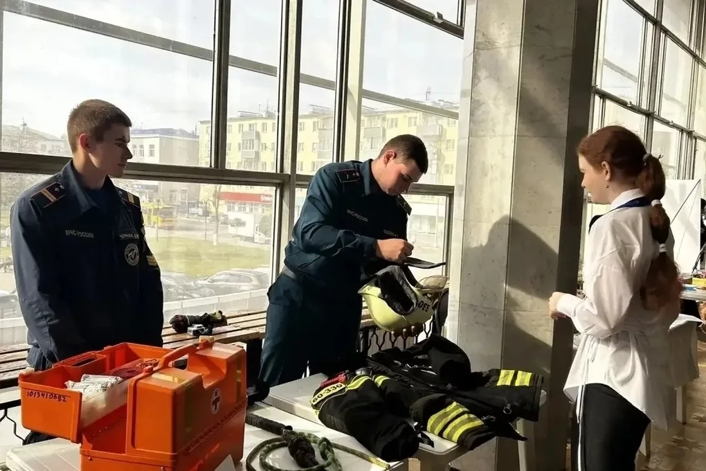 Школьники Серпухова заглянули в будни спасателей