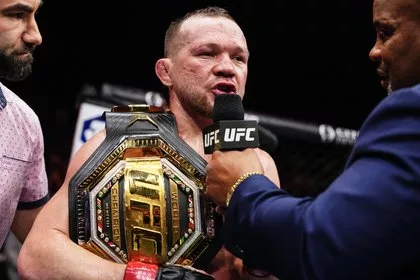 Бывший чемпион UFC раскритиковал судей за победу Яна