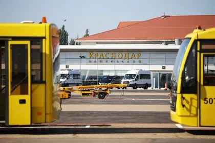 Пассажиров с пропиской в Крыму, ЛНР и ДНР удерживали в аэропорту России 10 часов