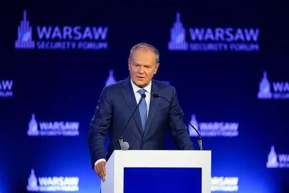 Навроцкий обвинил Туска в запугивании поляков войной с Россией