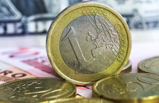 Рейтинг одобрения Макрона во Франции опустился до 15%