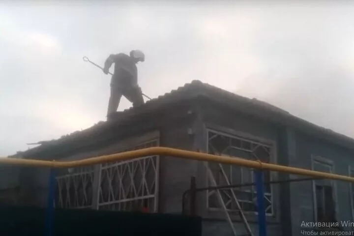 В Курской области во время пожара в доме трое детей чудом спаслись
