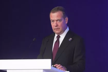 Медведев высказался о вреде Зеленского Трампу