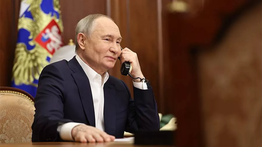 Путин проведет международный телефонный разговор