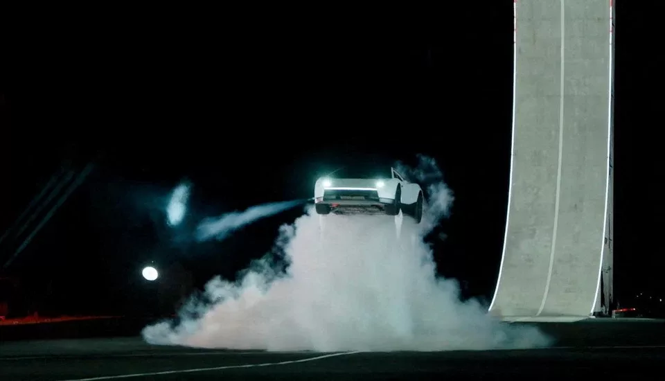 Маск раскрыл, что будет уметь недавно представленный электроспорткар Roadster