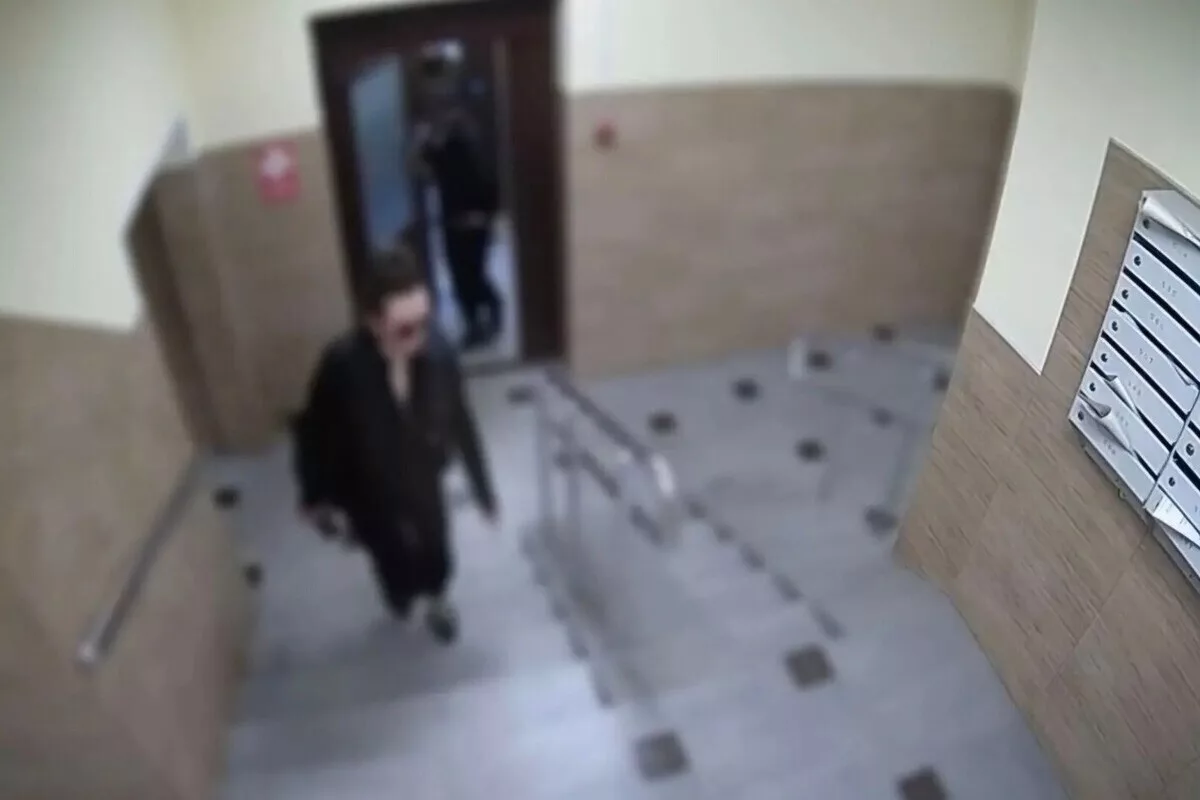 Разнополая и разновозрастная банда ножом выманила 70 тысяч у жителя Кудрово