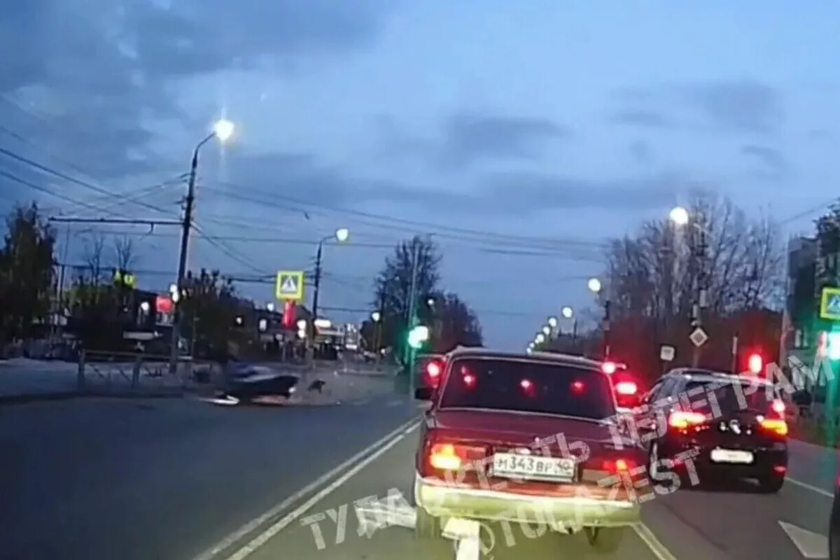 Появились кадры жуткого ДТП с мотоциклистом на Одоевском шоссе в Туле