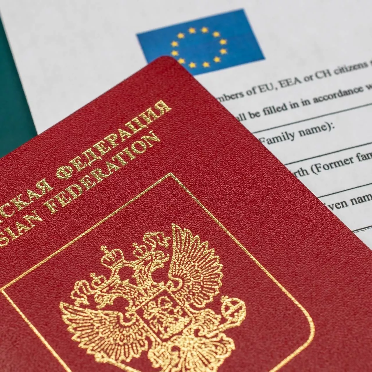 Еврокомиссия предложит ужесточить визовые правила для россиян