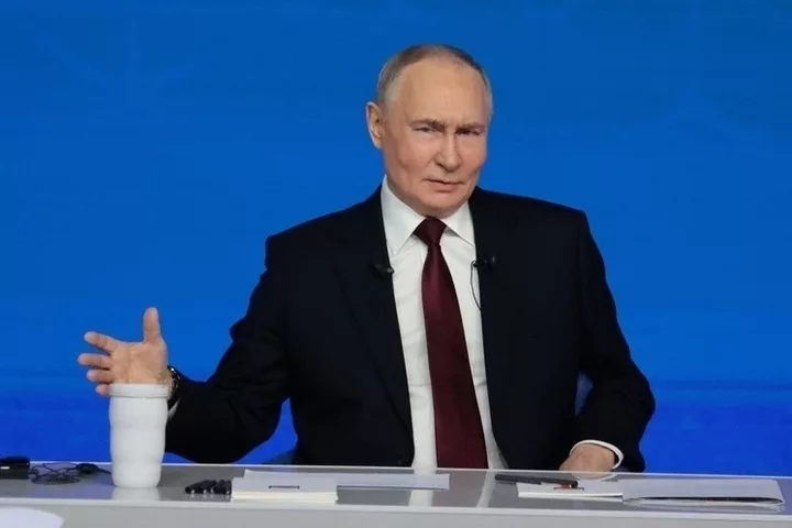 Путин наградил воспитательницу детского сада, защитившую детей от мужчины с ножом в российском городе