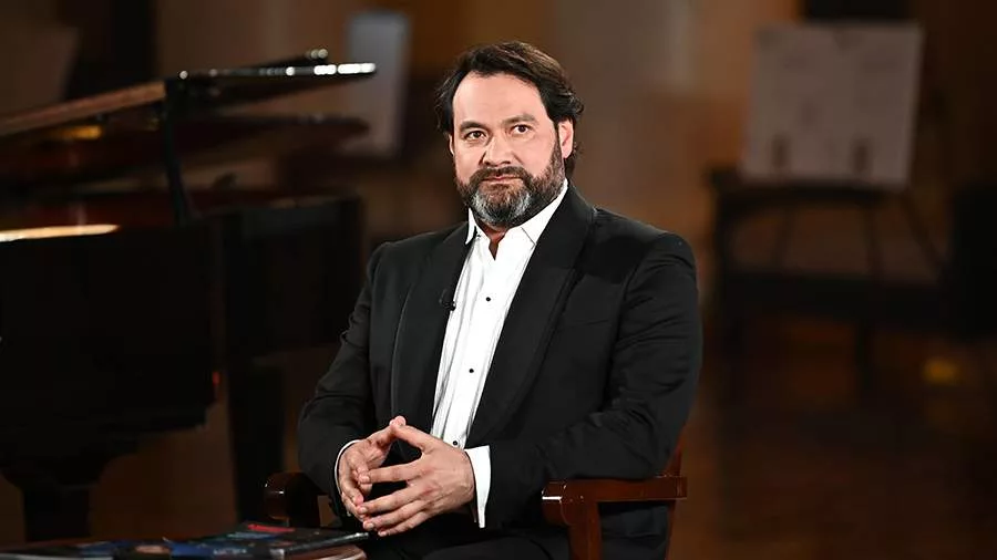 Оперный певец Абдразаков рассказал о концерте в Пулково после задержки рейса
