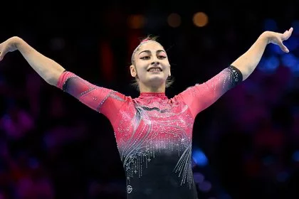 Рощина завоевала серебро в многоборье на чемпионате мира