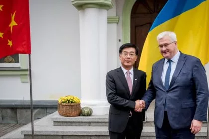 МИД Украины на встрече с послом повесил флаг Китая вверх ногами