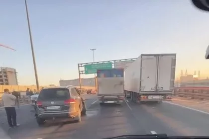 Более 10 автомобилей попали в ДТП в Петербурге