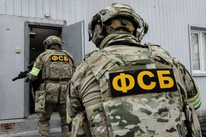 Россиянке платили за сведения о релейных шкафах и подстанциях