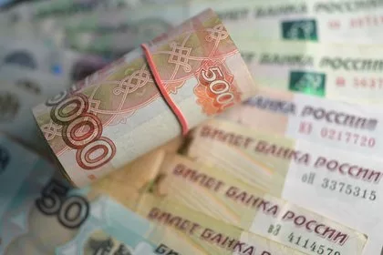 Банкам посоветовали присмотреться к вносимым россиянами крупным суммам наличными