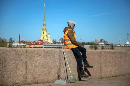 В Петербурге мигрантам запретили работать в магазинах