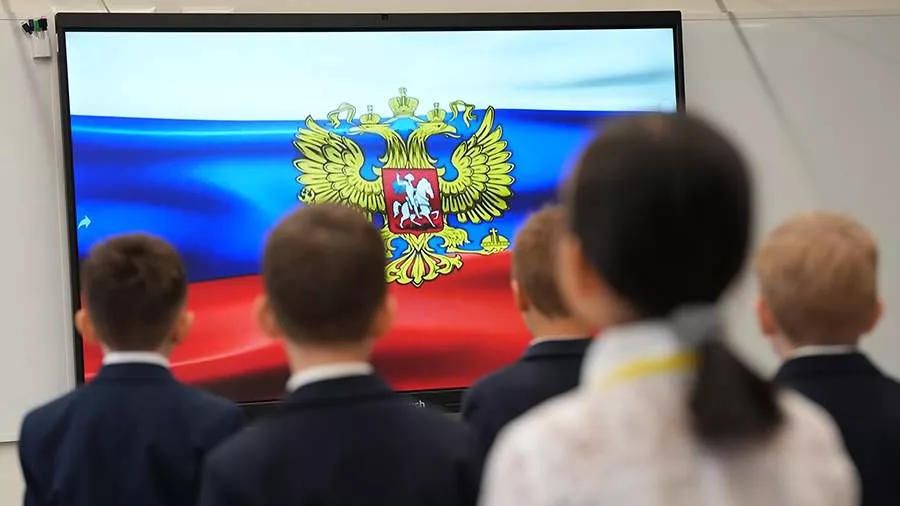 Госсекретарь Сербии заявил о популярности фразы «Россия и Бог с нами» в стране