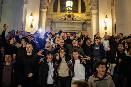 Оппозиция всю ночь отмечала победу над Вучичем