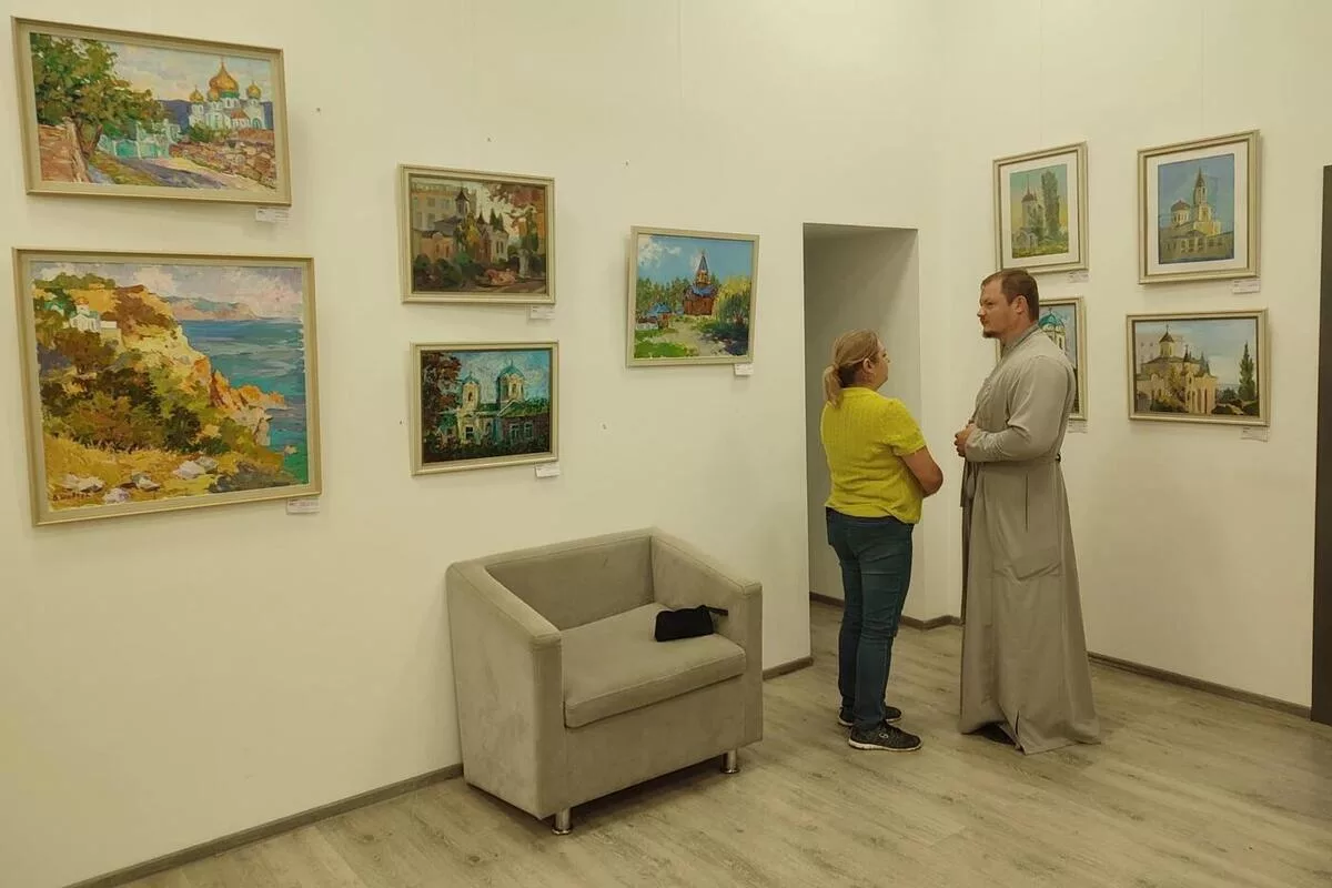 В Евпатории представили выставку о храмах Крыма и Липецкой области