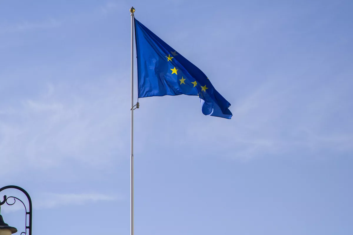 Еврокомиссия добивается усложнения шенгенских виз для граждан РФ