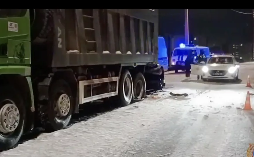 В Норильске 16-летняя девушка погибла в ДТП с припаркованным грузовиком
