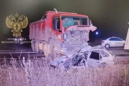 Три подростка погибли в ДТП с грузовиком в Подмосковье