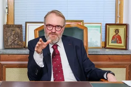 Милонов осудил бьющих себя молотком по лицу россиян