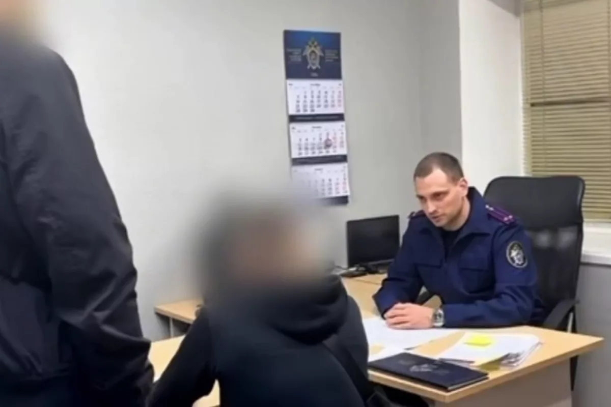 В Ростове мужчину заключили под стражу после гибели девушки при падении из окна